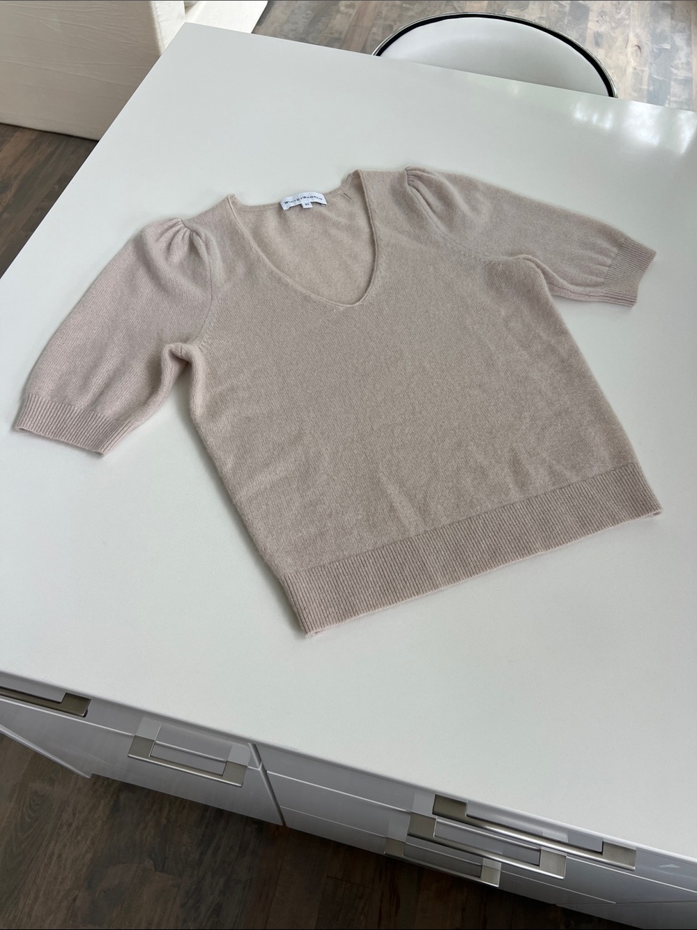 White + Warren v-neck puff 1/2 length sleeves 100% cashmere light pink shirt top